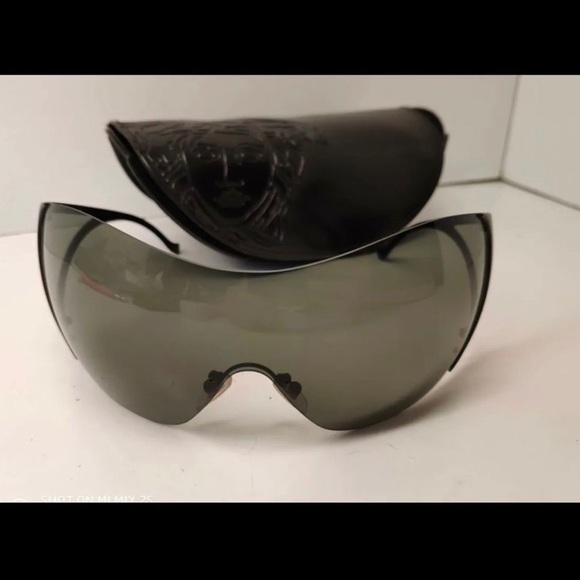 VERSACE vintage 2022 black rimless shield sunglasses - Picture 4 of 8